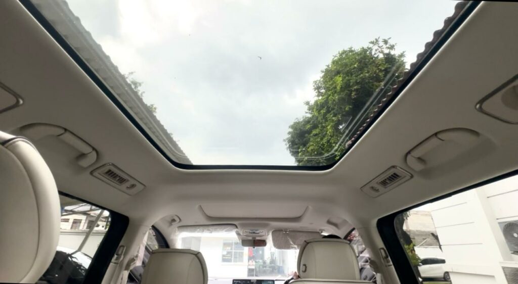 Ini Dia Tips Merawat Sunroof Mobil Agar Tetap Awet!