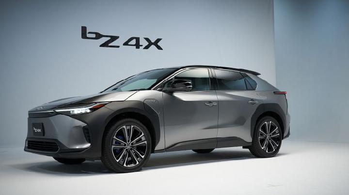 Mobil Listrik VS Mobil Hybrid: Mana yang Cocok Untuk Mobil Operasional?