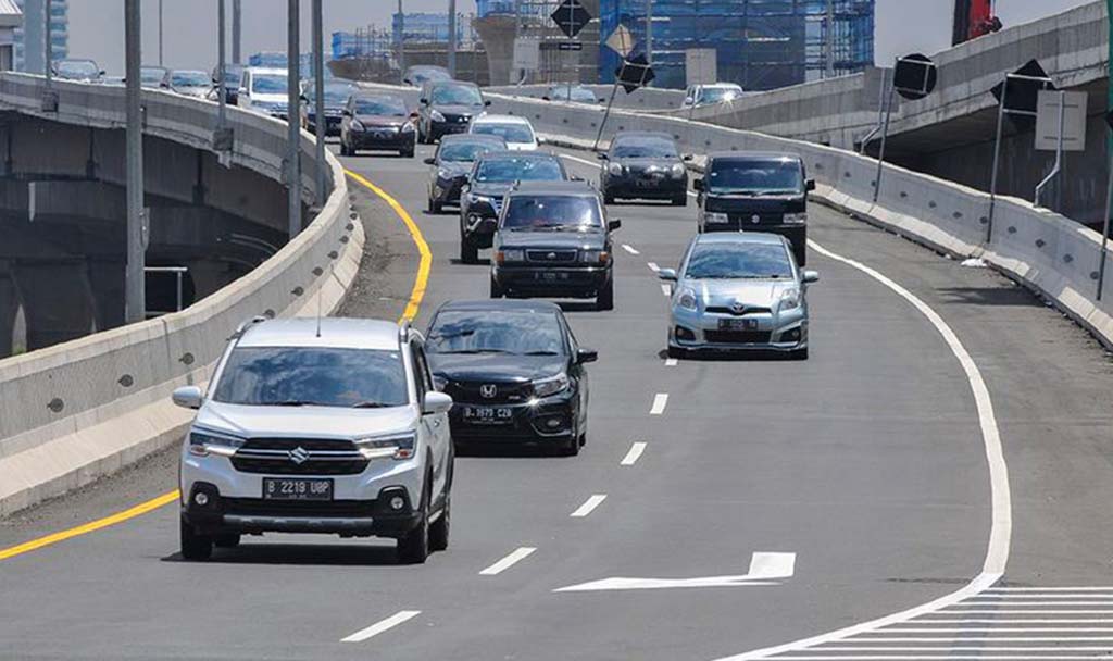 Tips Menyalip di Jalan Tol yang Aman dan Benar