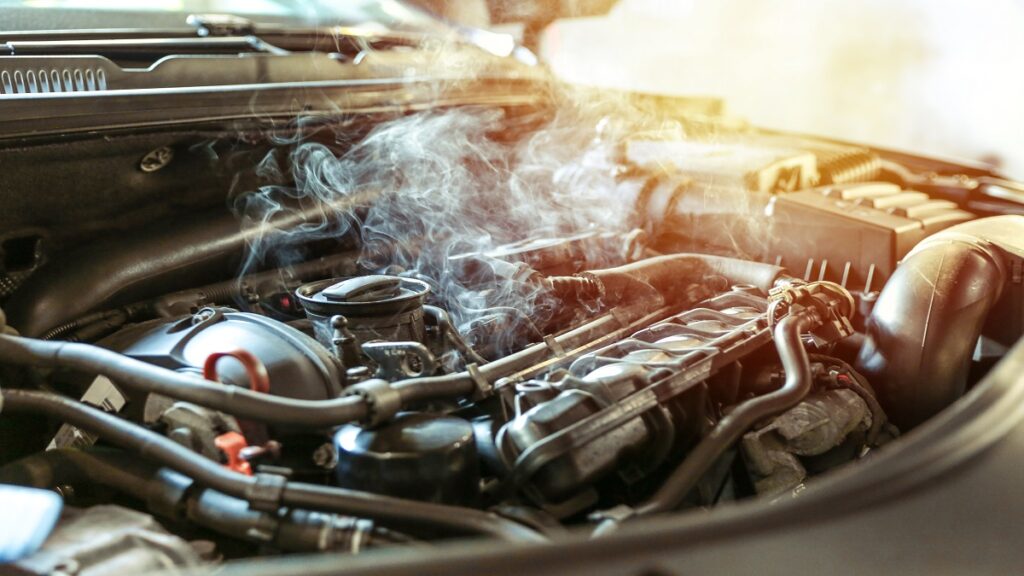Jangan Panik, Ini Penyebab Mobil Berasap dan Cara Mengatasinya!