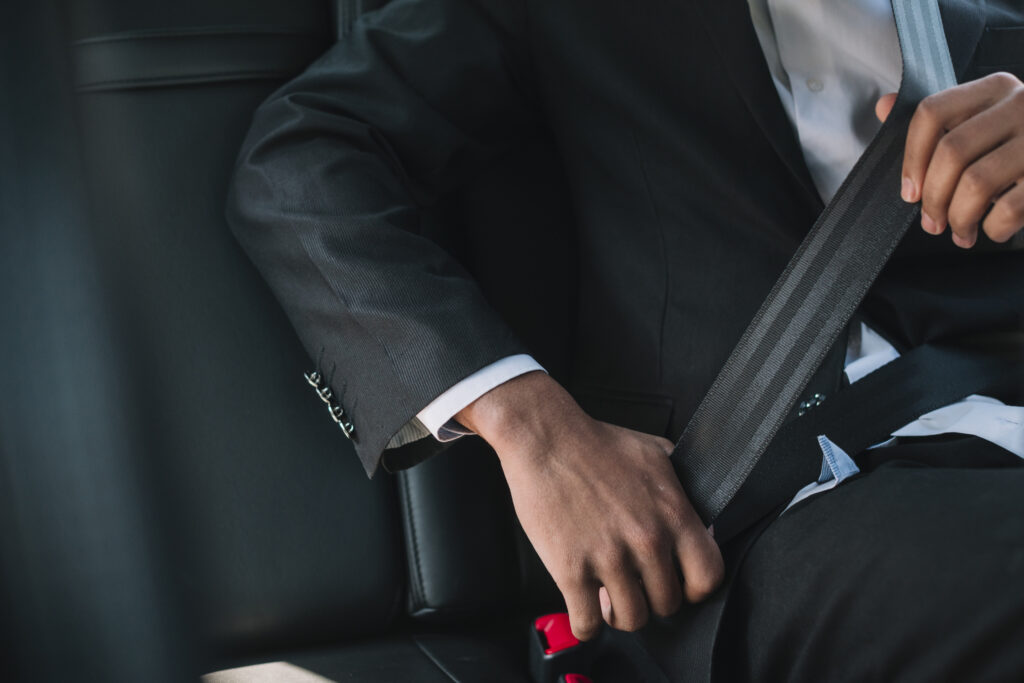 Wajib Gunakan Safety Belt Ketika Berkendara, Simak Alasannya!