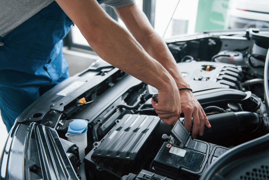 Kenali Penyebab Aki Mobil Tekor Sebelum Terlambat!